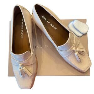 NIB Donald Pliner crinkle patent leather AVICI flat. Sz 10 (see size note below)